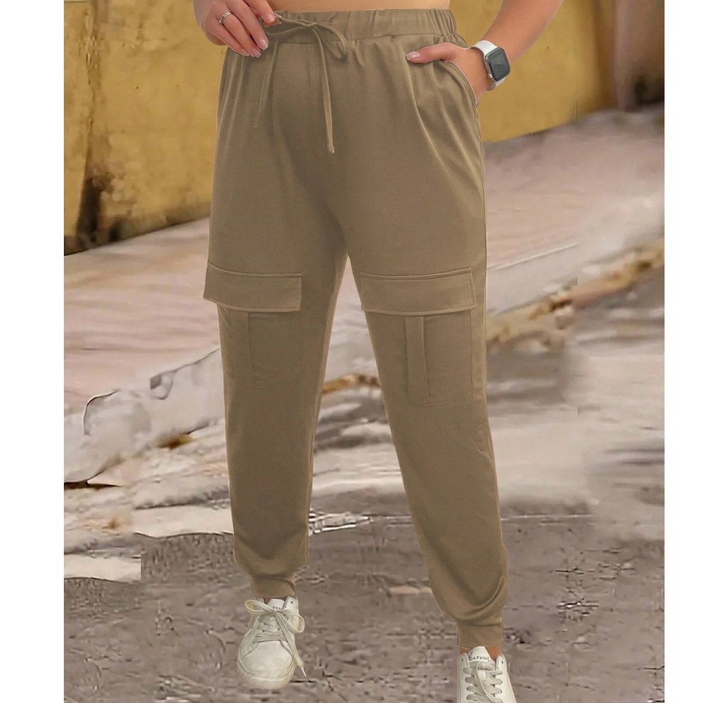 Plus High Waisted Pockets Cargo Capri Pants